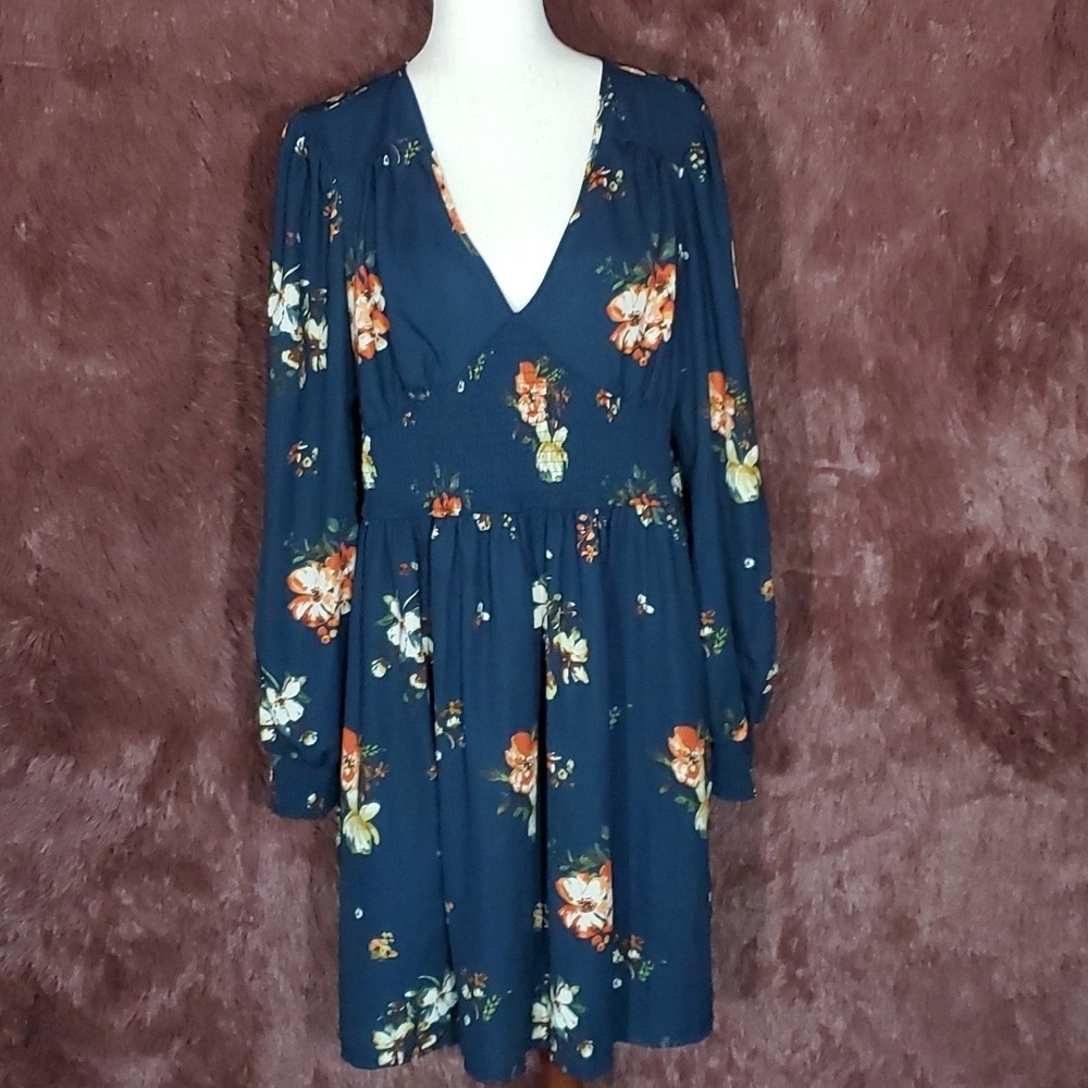 Xhilaration Floral V Neck Long Sleeve Dress